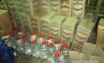 В Киеве обнаружили крупное подпольное производство алкоголя в гаражах
