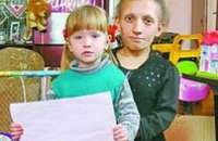 Во Львовской области 3-летняя девочка догнала по росту собственную маму (ФОТО)
