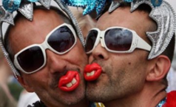 За «Тоттенхэм» в Днепропетровск приедут болеть геи и лесбиянки