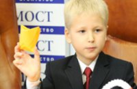 Днепропетровец Денис Гаркуша попал в Книгу рекордов Украины как самый юный преподаватель оригами