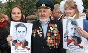 Десятки венков спустили на воды Днепра в память о воинах-освободителях Синельниковского района