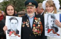 Десятки венков спустили на воды Днепра в память о воинах-освободителях Синельниковского района