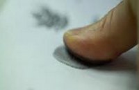 У украинских школьников начнут снимать отпечатки пальцев