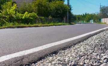 В этом году в Магдалиновском районе обновили уже восемь коммунальных дорог