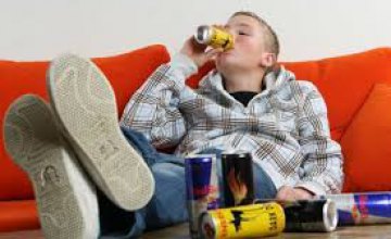 В Днепре будут бороться с употреблением энергетических напитков детьми