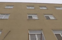​В Харьковской области отец выбросил из окна пятилетнего сына (ВИДЕО)