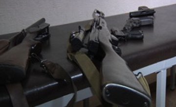 Днепропетровские правоохранители «прикрыли» бордель и изъяли 6 единиц оружия