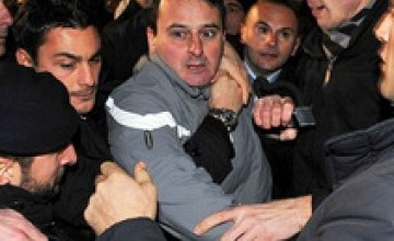 Миланец, ударивший Берлускони, попросил прощения