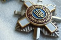 Семилетняя жительница Днепропетровской области получила орден погибшего в АТО отца