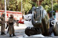 Городские власти не знают, почему в Днепропетровске грузовик провалился под асфальт