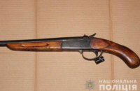  В Кривом Роге полиция задержала трех мужчин с оружием (ФОТО)