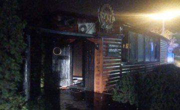 ​﻿В Днепре сгорело кафе: огнем уничтожено более 100 кв. метров