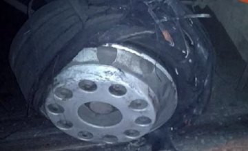 В Киеве у маршрутки на ходу взорвалось колесо (ФОТО)