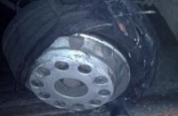 В Киеве у маршрутки на ходу взорвалось колесо (ФОТО)