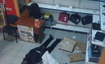 ​На Днепропетровщине задержали двух воров при попытке ограбить магазин 