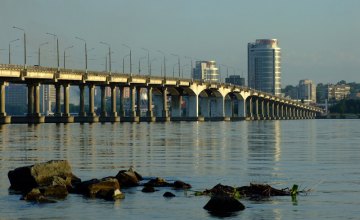 В Днепре с Центрального моста спрыгнула женщина