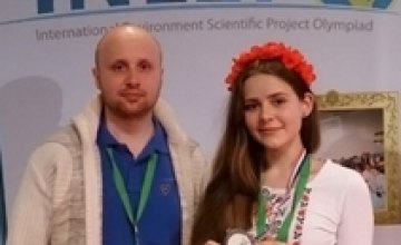 Мариупольская школьница победила в Нидерландах с революционным методом утилизации полиэтилена
