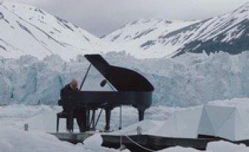 Известный пианист сыграл среди льдов Арктики (ФОТО)