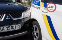 В Киеве Mitsubishi во время погони врезался в полицейский Prius (ФОТО)