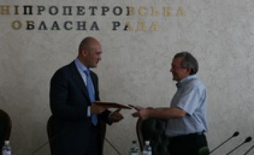 Днепропетровский облсовет и Федерация канадских муниципалитетов подписали меморандум о сотрудничестве