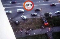 В Киеве водитель BMW на большой скорости снес 3 автомобиля (ФОТО, ВИДЕО)