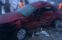 По дороге в аэропорт Днепропетровска столкнулись две иномарки: погибла молодая девушка