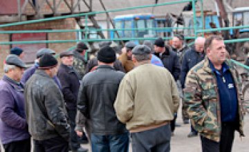 В Покровском районе Днепропетровской области на рабочее место не пускают нового директора конного завода (ФОТО)