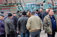 В Покровском районе Днепропетровской области на рабочее место не пускают нового директора конного завода (ФОТО)