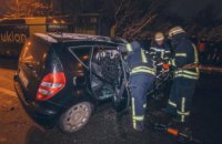 В центре Киева столкнулись Mercedes и маршрутка: есть жертвы (ФОТО)