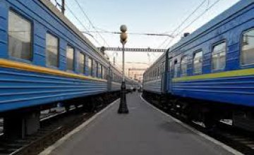  УЗ назначила 8 дополнительных поездов на Троицу