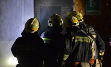 Ночью в Днепре сгорел дотла двухэтажный гараж (ФОТО, ВИДЕО)