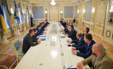 Президент Украины провел встречу с крупным бизнесом для помощи во время борьбы с распространением коронавируса