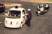 Полиция остановила беспилотный автомобиль Google за медленную езду