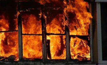 В Днепре пожарные спасли пенсионерку из горящей квартиры (ВИДЕО)