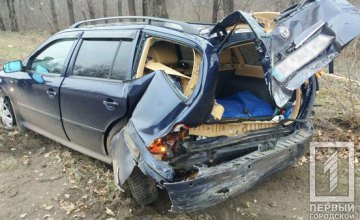 ​На Днепропетровщине столкнулись две иномарки: одна из машин вылетела на обочину