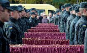 В Днепропетровске похоронили еще 21 погибшего в зоне АТО (ФОТОРЕПОРТАЖ)