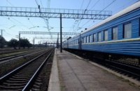 ​На Днепропетровщине в поисках легкой наживы вандалы повредили посадочную платформу и пригородный поезд 