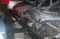 На автостоянке в Киеве сгорели две иномарки, еще 5 автомобилей повреждены огнем