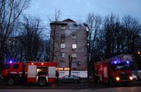 В Днепре горела пятиэтажка: спасатели вывели из задымленного здания 5 человек (ФОТО, ВИДЕО)