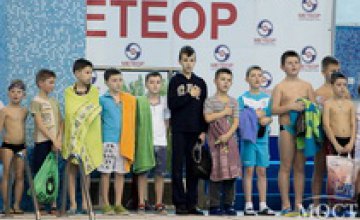 Во Дворце водных видов спорта «Метеор» около 500 детей соревновались в плавании