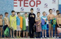 Во Дворце водных видов спорта «Метеор» около 500 детей соревновались в плавании