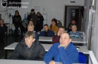 У шелтерах Дніпра влаштовують зустрічі з роботодавцями, аби допомогти переселенцям влаштуватись на роботу