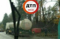  Под Киевом столкнулись микроавтобус и бензовоз (ФОТО)