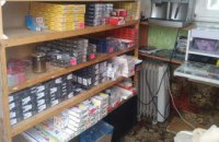 В киоске Каменского обнаружено почти 5 тыс. пачек контрафактных сигарет 