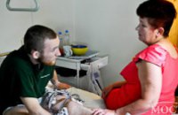 Геннадий Корбан привез в больницу Мечникова мать освобожденного из плена бойца ОУН