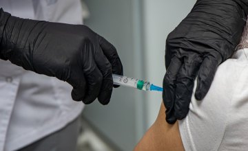 ​На Дніпропетровщині від COVID-19 вакцинували вже 830 медиків 