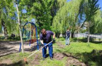 Толока в АНД районі: мешканці та адміністрація організували прибирання зелених зон