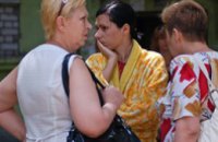 Жители Днепродзержинска оказывают помощь пострадавшим при взрыве жилого дома 