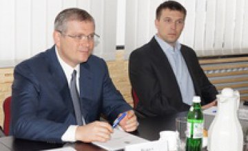 Вилкул обсудил с представителями компании - мирового лидера по производству лифтов комплексную модернизацию лифтов в Днепропетро