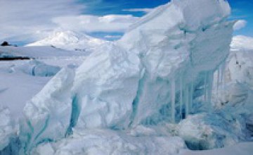 Погодные катаклизмы: из-за жары тают арктические льды 
